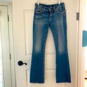 Silver jeans. Suki mid boot.